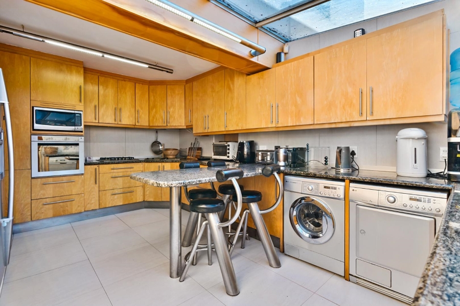 5 Bedroom Property for Sale in Fresnaye Western Cape